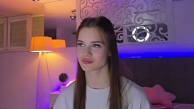 LuisaClover Adlı Modelin Canlı XXX Sohbeti