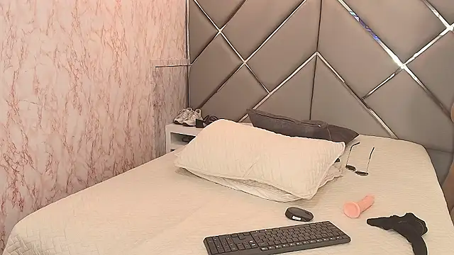 Manelykk_'s Live XXX Chat