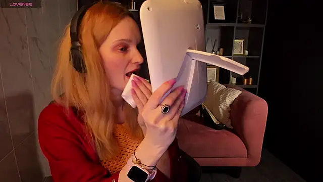 SaraSubtlety's Live XXX Chat