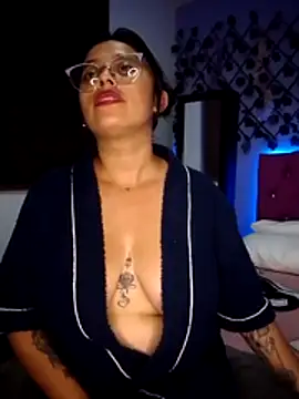 Sophie-Hot-'s Live XXX Chat