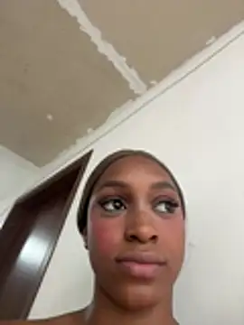 LiaTrainor Live XXX-Chat