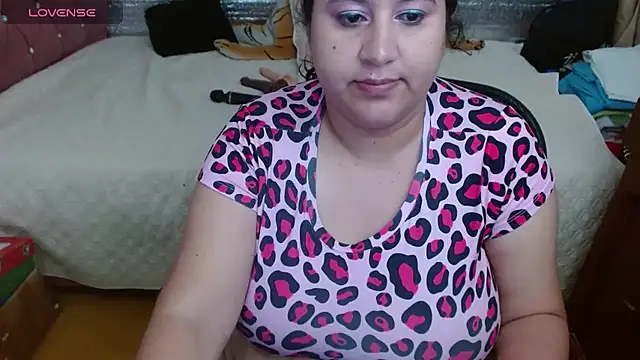 EMILY-NESSA's Live XXX Chat