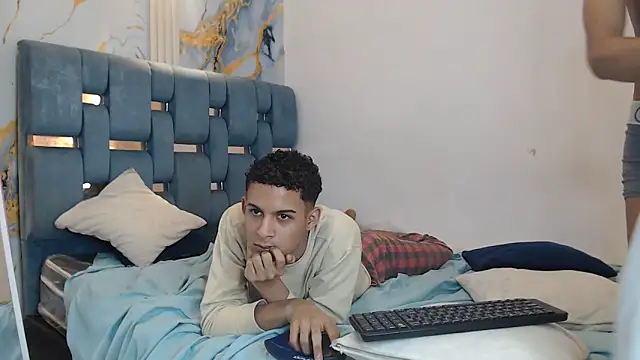 Chat XXX ao vivo de GOLD_BOYS