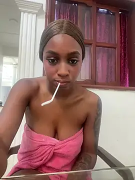 LiaTrainor Adlı Modelin Canlı XXX Sohbeti