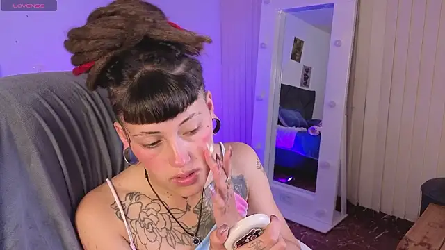 _sharlotte777 即時 XXX 聊天