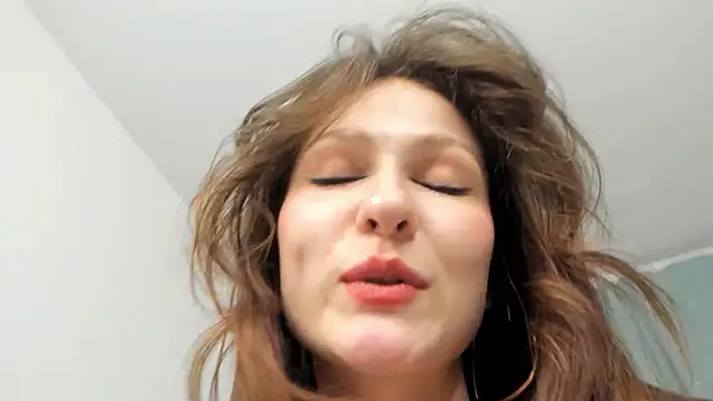 Chat +18 de DeonnaHeney ao vivo