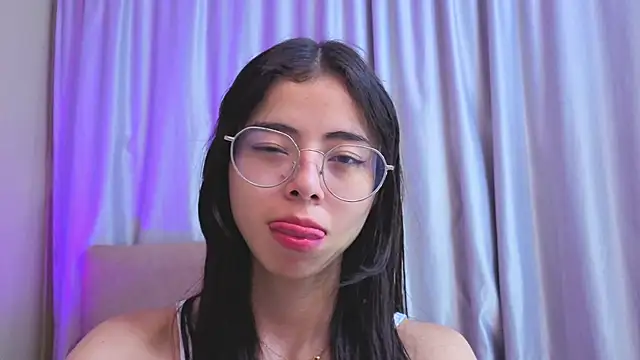 Mia_Naive – Live XXX-chat