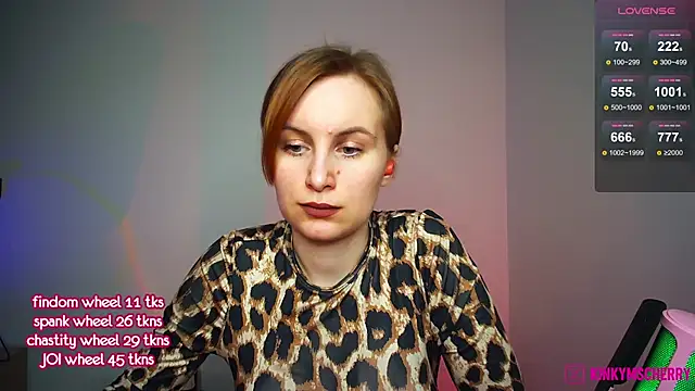 Chat +18 de KinkyMissCherry ao vivo