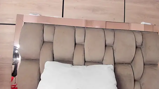 karol_lewiss' Live XXX Chat