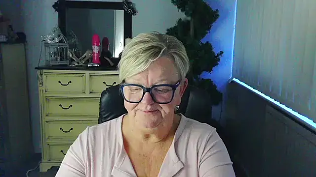 BridgetBlueEyes' Live XXX Chat