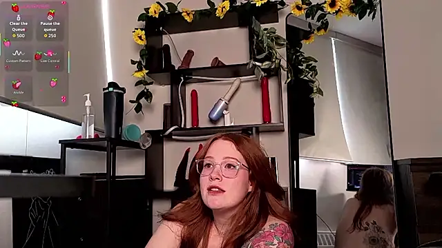 Strawberryfoxx Live XXX Chat