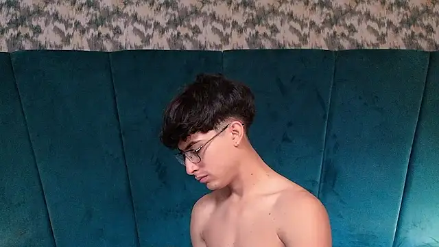 Aaron_Eze élő XXX-chatje