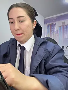 _Susy-Office1: διαδικτυακό σόου στην κάμερα