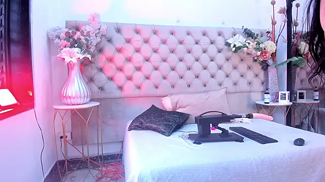 KiiraMonroe 即時 XXX 聊天