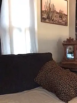 SidneyRaee Show in webcam