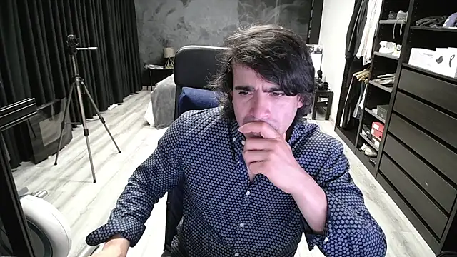 latinoo23bom's Live XXX Chat