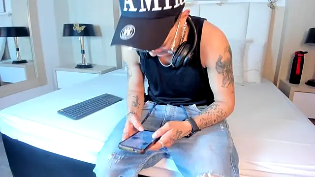 ZoeKrug's Live XXX Chat