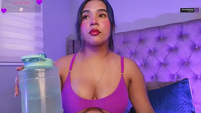 Mylarossi élő XXX-chatje