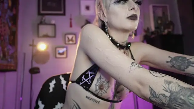 insania_9999_ élő XXX-chatje