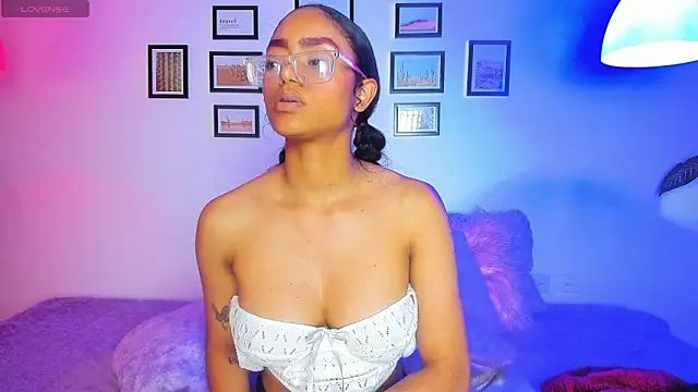 Chat +18 de Alice_simmons ao vivo