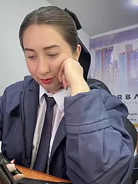 _Susy-Office1's Live XXX Chat