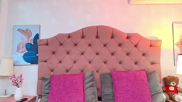 ThyaraJhons Chat XXX live