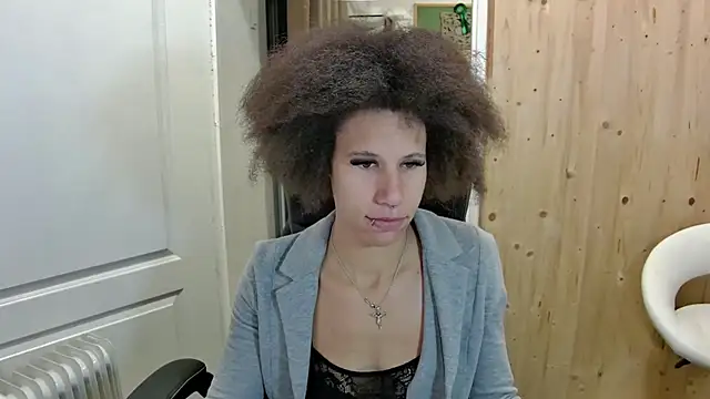 Chat +18 de AaliyahHarris ao vivo