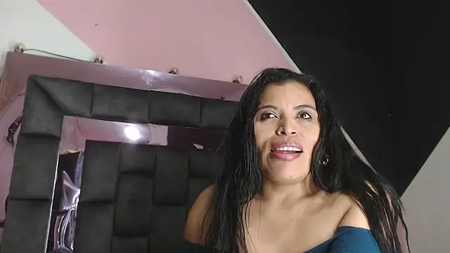 XXX chat uživo modela Tatty--Brown