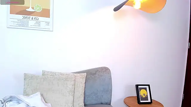 Show modela daniell_rdrig na web-kameri