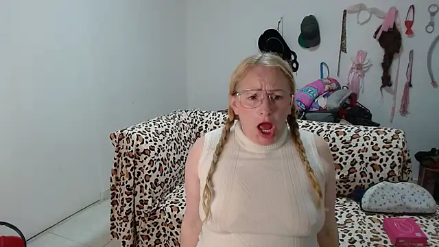 emperabigbootybigass élő XXX-chatje