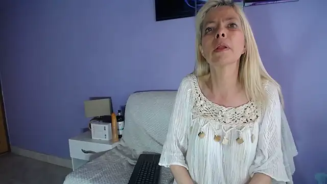 sophia_ny élő XXX-chatje