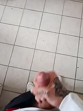 YoungDick25 Adlı Modelin Canlı XXX Sohbeti