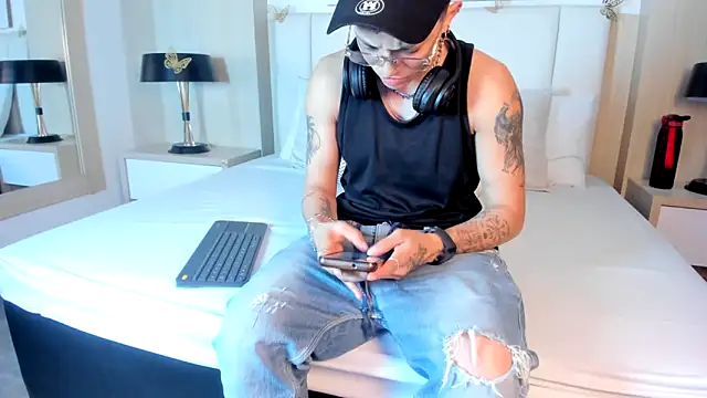 ZoeKrug's Live XXX Chat