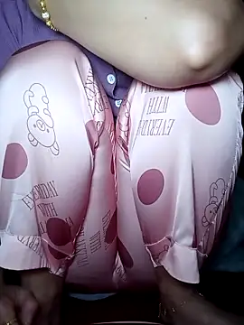 July-Asian webkamerás műsora