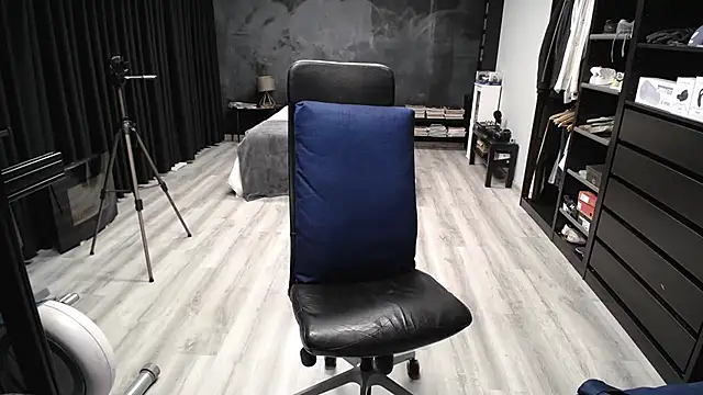 latinoo23bom Adlı Modelin Canlı XXX Sohbeti