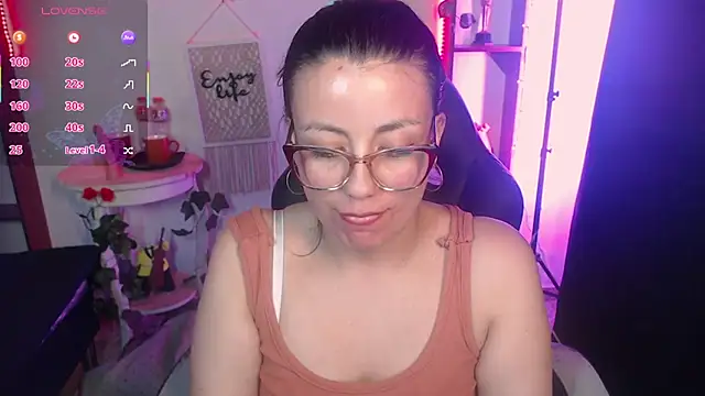 Chat +18 de QueenRose94 ao vivo