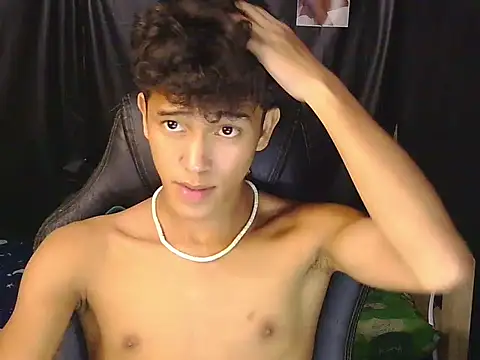 Czat XXX na żywo – hugekenbigcock