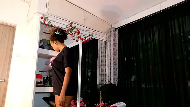 BLACK_ROSSE_1 Adlı Modelin Canlı XXX Sohbeti