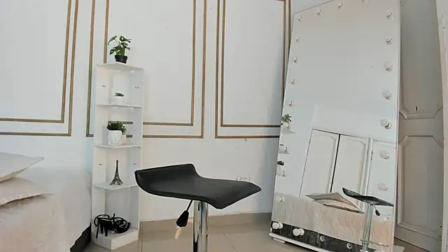 emily_gaviria1's Live XXX Chat