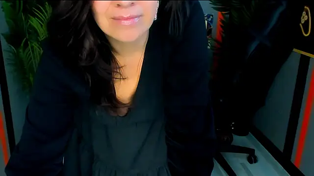 AnaMills Adlı Modelin Canlı XXX Sohbeti