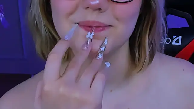 แชท XXX สดของ madeline_doll