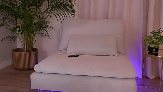 Chatroom XXX en direct de Tinydoll_XO