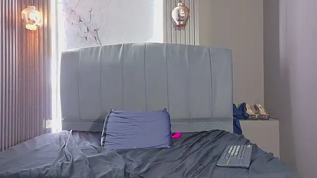 Red_Scarlet16's Live XXX Chat