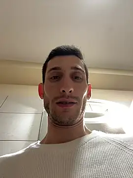 Gionnytav élő XXX-chatje