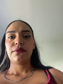 Sara-77 Adlı Modelin Canlı XXX Sohbeti