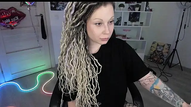 Chatroom XXX en direct de HoneySallyMoore