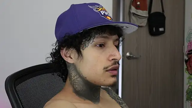 trieoneのライブXXXチャット