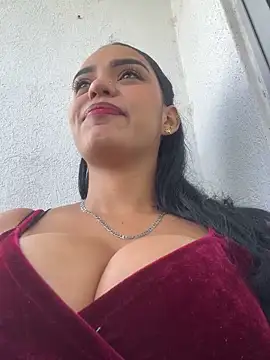 Sara-77 élő XXX-chatje