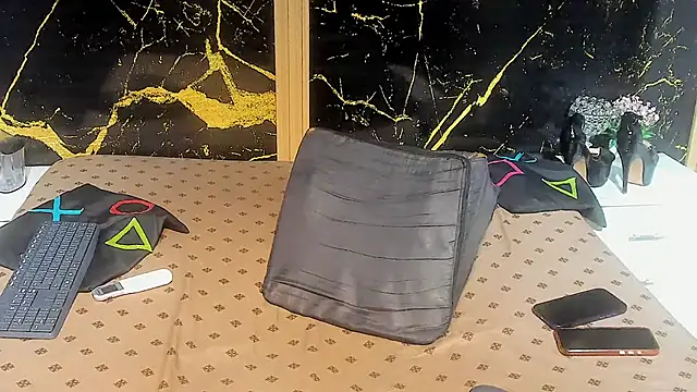 NahomyOwen Chat XXX in diretta