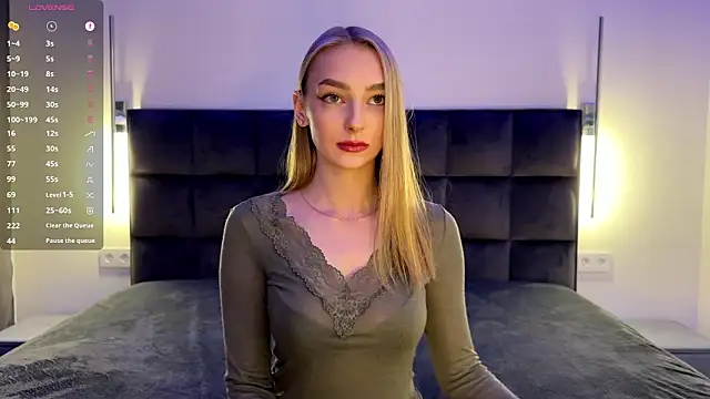 GoldieHarrington's Live XXX Chat